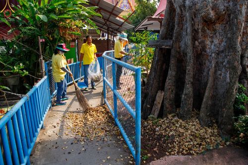 ภาพ No.72748:พระธรรมยาตรา ปฏิบัติศาสนกิจทำนุบำรุงศาสนสถาน, สวดธรรมจักร ,ปฏิบัติธรรม ร่วมกับชุมชน,นักเรียนเด็กดีวีสตาร์ ในโครงการธรรมยาตรากตัญญูบูชา มหาปูชนียาจารย์ พระมงคลเทพมุนี(สด จนฺทสโร) พระผู้ปราบมาร อนุสรณ์สถาน 7 แห่ง ปีที่ 11 ณ วัดโบสถ์(บน) อ.บางกรวย จ.นนทบุรี