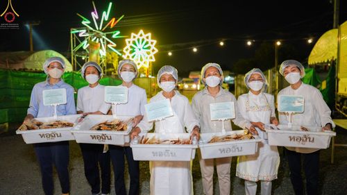 ภาพ No.72903:พิธีถวายภัตตาหารเป็นสังฆทาน แด่คณะพระธรรมยาตราฯ ในโครงการธรรมยาตรากตัญญูบูชา มหาปูชนียาจารย์ พระมงคลเทพมุนี(สด จนฺทสโร) พระผู้ปราบมาร อนุสรณ์สถาน 7 แห่ง ปีที่ 11 วันที่ 20 มกราคม พ.ศ. 2566