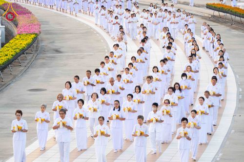 ภาพ No.320806:วันเสาร์ที่ 11 เมษายน พ.ศ.2569 พิธีเวียนประทักษิณ พิธีวันทาเจดีย์ โครงการอุปสมบทหมู่ บูชาธรรมหลวงพ่อธัมมชโย พ.ศ.2569 โครงการอุปสมบทหมู่ธรรมทายาท ระดับอุดมศึกษา รุ่น 53 (ภาคฤดูร้อน) ณ วัดพระธรรมกาย ปทุมธานี