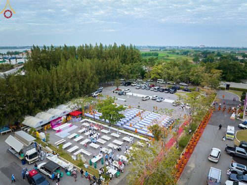 ภาพ No.69239:พิธีถวายภัตตาหารเป็นสังฆทาน แด่คณะพระธรรมยาตราฯ ในโครงการธรรมยาตราฯ ปีที่ 11 ณ อนุสรณ์สถานมหาวิหารพระมงคลเทพมุนี อ.สองพี่น้อง จ.สุพรรณบุรี วันที่ 4 และ 5 มกราคม พ.ศ. 2566