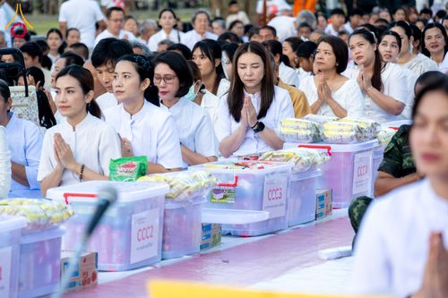 ภาพ No.281507:วันอาทิตย์ที่ 28 ธันวาคม พ.ศ.2568 ตักบาตรพระ 1000 รูป ปีที่ 1 ทำบุญเมืองสตูลส่งท้ายปี ณ หน้าโรงเรียนสตูลวิทยา จ.สตูล