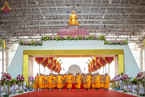 ภาพ No.308678:วันที่ 1 กุมภาพันธ์ พ.ศ. 2569 พิธีรับประกาศนียบัตร และพระของขวัญพระธรรมยาตรา ณ สภาธรรมกายสากล วัดพระธรรมกาย จ.ปทุมธานี