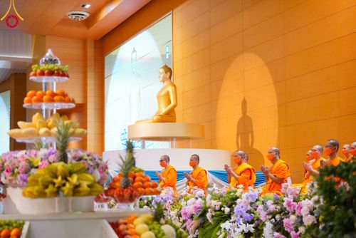 ภาพ No.92185:พิธีบูชาข้าวพระ ในวันทอดกฐินสามัคคี อาทิตย์ต้นเดือนที่ 5 พฤศจิกายน พ.ศ. 2566 ณ วัดพระธรรมกาย จ.ปทุมธานี