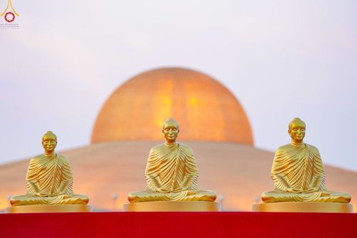 ภาพ No.79244:พิธีอัญเชิญองค์พระบรมพุทธเจ้า 24 องค์ เวียนประทักษิณรอบพระมหาธรรมกายเจดีย์ ณ วัดพระธรรมกาย  วันที่ 2 เมษายน พ.ศ. 2566