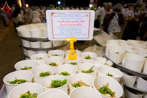 ภาพ No.303136:วันที่ 26 มกราคม พ.ศ. 2569 พิธีถวายภัตตาหารเป็นสังฆทาน แด่พระธรรมยาตรา ณ วัดพระธรรมกาย  จังหวัดปทุมธานี ในโครงการธรรมยาตรา กตัญญูบูชา มหาปูชนียาจารย์ พระมงคลเทพมุนี(สด จนฺทสโร) พระผู้ปราบมาร อนุสรณ์สถาน 7 แห่ง ปีที่ 14