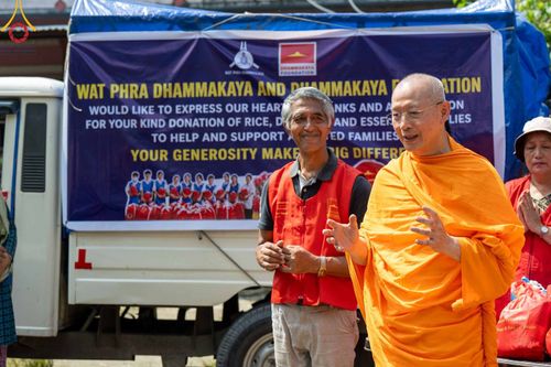 ภาพ No.348045:วันที่ 8 กันยายน พ.ศ.2569 พระธรรมฑูตไทย สายอินเดีย เนปาล พร้อมด้วยคณะสงฆ์เนปาล  วัดไทยลุมพินี วัดพระธรรม และมูลนิธิธรรมกาย ร่วมช่วยเหลือผู้ประสบภัยน้ำท่วมประเทศเนปาล
