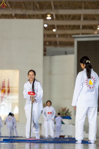 ภาพ No.318251:วันอาทิตย์ต้นเดือนที่ 5 เมษายน พ.ศ.2569 พิธีตักบาตร ณ บ้านแก้วเรือนทองคุณยายอาจารย์ฯ วัดพระธรรมกาย