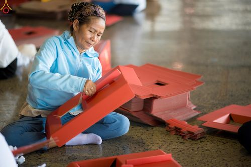 ภาพ No.320495:วันที่ 10 เมษายน พ.ศ.2569 การเตรียมกล่องไทยธรรม เพื่องานถวายมหาสังฆทาน 40,000 กว่าวัดทั่วประเทศ วันคุ้มครองโลก 22 เมษายน พ.ศ.2569 วัดพระธรรมกาย