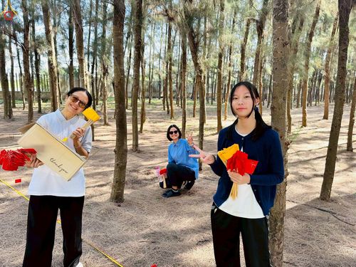 ภาพ No.300487:ภาพเบื้องหลังอาสาสมัครรวมใจ ชุดที่ 3 ในโครงการธรรมยาตรา กตัญญูบูชา มหาปูชนียาจารย์ พระมงคลเทพมุนี(สด จนฺทสโร) พระผู้ปราบมาร อนุสรณ์สถาน 7 แห่ง ปีที่ 14