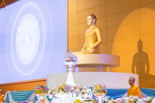 ภาพ No.328004:วันอาทิตย์ต้นเดือนที่ 3 พฤษภาคม พ.ศ.2569 พิธีบูชาข้าวพระ ณ วัดพระธรรมกาย