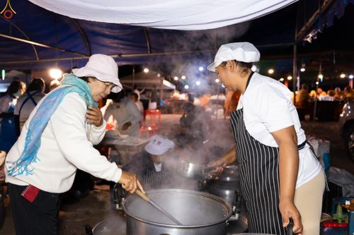 ภาพ No.281350:วันเสาร์ที่ 27 ธันวาคม พ.ศ.2568 พิธีตักบาตรพระ ๑,๐๐๐ รูป   เพื่อความเป็นสิริมงคลแก่ชีวิตและแผ่นดินไทย  มหากุศลครั้งยิ่งใหญ่แห่งปี ส่งท้ายปีเก่า ต้อนรับปีใหม่  ณ ถนนหน้าที่ว่าการอำเภอภูเรือ จังหวัดเลย