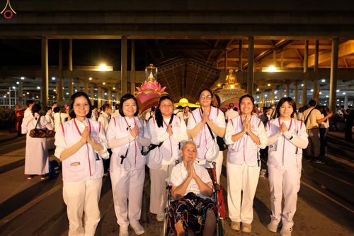 ภาพ No.296117:ภาพเบื้องหลังอาสาสมัครรวมใจ ชุดที่ 1 ในโครงการธรรมยาตรา กตัญญูบูชา มหาปูชนียาจารย์ พระมงคลเทพมุนี(สด จนฺทสโร) พระผู้ปราบมาร อนุสรณ์สถาน 7 แห่ง ปีที่ 14