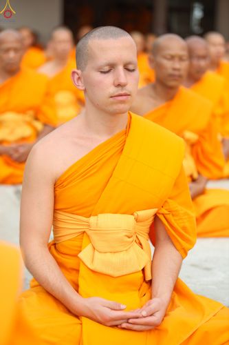 ภาพ No.299998:วันที่ 22 มกราคม พ.ศ.2569 พระธรรมยาตราปฏิบัติธรรม และถ่ายภาพหมู่ประวัติศาสตร์ ณ อาคารธรรมยาตรา กตัญญูบูชามหาปูชนียาจารย์  ตรงข้ามวัดปากน้ำภาษีเจริญ จ.กรุงเทพมหานคร ในโครงการธรรมยาตรา กตัญญูบูชา มหาปูชนียาจารย์ พระมงคลเทพมุนี(สด จนฺทสโร) พระผู้ปราบมาร อนุ