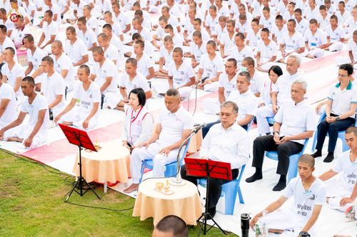 ภาพ No.340965:วันที่ 26 กรกฎาคม พ.ศ. 2569 โครงการพัฒนาคุณธรรม จริยธรรม สำหรับนักเรียนนายสิบตำรวจ (นสต.) รุ่นที่ 17 ศูนย์ฝึกอบรมตำรวจภูธรภาค 1 ได้จัดกิจกรรม ตักบาตรเพื่อน้อมอุทิศถวายเพื่อเป็นพระราชกุศลฯ  และปฏิบัติธรรม ติวธรรมมะ ณ ศูนย์ปฏิบัติธรรมเวิล์ดพีช วัลเล่ย์ (Wo