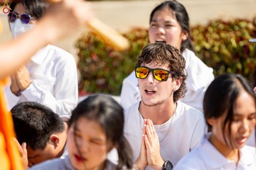 ภาพ No.304790:วันที่ 25 มกราคม พ.ศ. 2569 พิธีต้อนรับพระธรรมยาตรา (ภาพชุดที่ 2) รร.สามัคคีราษฏร์บำรุง-วัดพระธรรมกาย ในโครงการธรรมยาตรา กตัญญูบูชา มหาปูชนียาจารย์ พระมงคลเทพมุนี(สด จนฺทสโร) พระผู้ปราบมาร อนุสรณ์สถาน 7 แห่ง ปีที่ 14