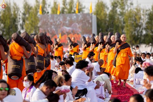 ภาพ No.299659:วันที่ 18 มกราคม พ.ศ. 2569 พิธีต้อนรับพระธรรมยาตรา (ภาพชุดที่ 2) ณ อนุสรณ์สถานลำดับที่ 5  สถานที่เผยแผ่วิชชาธรรมกายครั้งแรก อนุสรณ์สถานบางปลา วัดบางปลา อำเภอบางเลน จังหวัดนครปฐม ในโครงการธรรมยาตรา กตัญญูบูชา มหาปูชนียาจารย์ พระมงคลเทพมุนี(สด จนฺทสโร) พระ