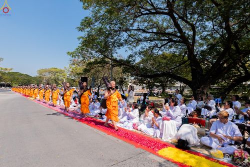 ภาพ No.304675:วันที่ 25 มกราคม พ.ศ. 2569 พิธีต้อนรับพระธรรมยาตรา (ภาพชุดที่ 2) รร.สามัคคีราษฏร์บำรุง-วัดพระธรรมกาย ในโครงการธรรมยาตรา กตัญญูบูชา มหาปูชนียาจารย์ พระมงคลเทพมุนี(สด จนฺทสโร) พระผู้ปราบมาร อนุสรณ์สถาน 7 แห่ง ปีที่ 14