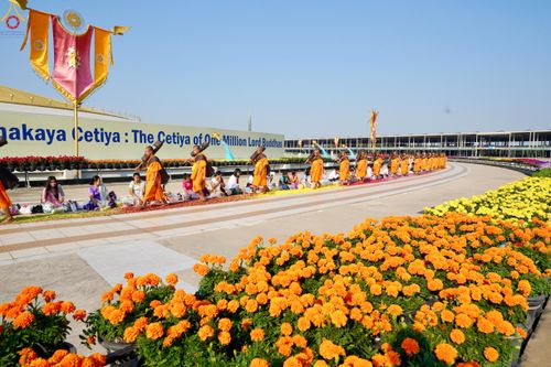 ภาพ No.306045:วันที่ 25 มกราคม พ.ศ. 2569 พิธีต้อนรับพระธรรมยาตรา วัดพระธรรมกาย(ภาพชุดที่ 4) ในโครงการธรรมยาตรา กตัญญูบูชา มหาปูชนียาจารย์ พระมงคลเทพมุนี(สด จนฺทสโร) พระผู้ปราบมาร อนุสรณ์สถาน 7 แห่ง ปีที่ 14