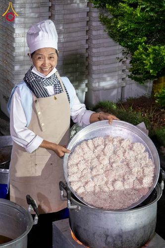 ภาพ No.287987:วันที่ 4 มกราคม พ.ศ. 2569 พิธีถวายภัตตาหารเป็นสังฆทาน แด่พระธรรมยาตรา ในโครงการธรรมยาตรา กตัญญูบูชา มหาปูชนียาจารย์ พระมงคลเทพมุนี(สด จนฺทสโร) พระผู้ปราบมาร อนุสรณ์สถาน 7 แห่ง ปีที่ 14 ณ อนุสรณ์สถานมหาวิหารพระมงคลเทพมุนี (โลตัสแลนด์) อ.สองพี่น้อง จ.สุพรร