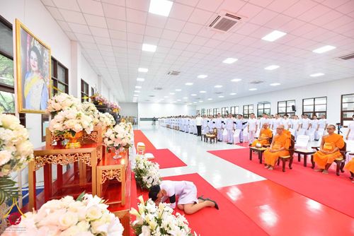 ภาพ No.344190:วันที่ 12 สิงหาคม พ.ศ. 2569  พสกนิกรชาวอำเภอคลองหลวง พร้อมใจร่วมพิธีสวดพระพุทธมนต์และทำบุญตักบาตรถวายพระราชกุศล เนื่องในวันคล้ายวันพระราชสมภพ สมเด็จพระบรมราชชนนีพันปีหลวง และวันแม่แห่งชาติ 12 สิงหาคม 2569