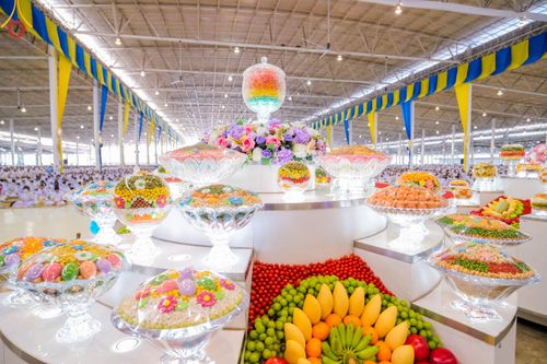 ภาพ No.105441:พิธีปฏิบัติธรรมและพิธีบูชาข้าวพระ ในวันจันทร์ที่ 1 มกราคม พ.ศ. 2567 ณ สภาธรรมกายสากล วัดพระธรรมกาย