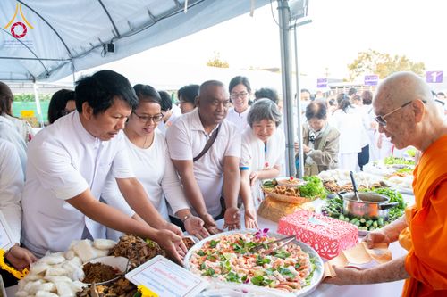 ภาพ No.290843:วันที่ 9 มกราคม พ.ศ. 2569 พิธีถวายภัตตาหารเป็นสังฆทาน แด่พระธรรมยาตรา ณ อนุสรณ์สถานคลองบางนางแท่น อ.สามพราน จ.นครปฐม ในโครงการธรรมยาตรา กตัญญูบูชา มหาปูชนียาจารย์ พระมงคลเทพมุนี(สด จนฺทสโร) พระผู้ปราบมาร อนุสรณ์สถาน 7 แห่ง ปีที่ 14