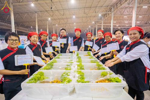 ภาพ No.306173:วันที่ 30 มกราคม พ.ศ. 2569 พิธีถวายภัตตาหารเป็นสังฆทาน แด่พระธรรมยาตรา ณ วัดพระธรรมกาย  จังหวัดปทุมธานี ในโครงการธรรมยาตรา กตัญญูบูชา มหาปูชนียาจารย์ พระมงคลเทพมุนี(สด จนฺทสโร) พระผู้ปราบมาร อนุสรณ์สถาน 7 แห่ง ปีที่ 14