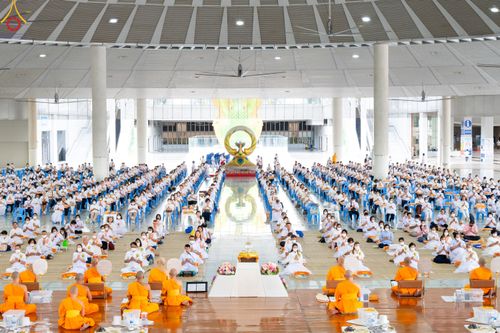 ภาพ No.83993:พิธีบุพเปตพลี ครั้งที่ 137 ร่วมอุทิศบุญกุศลแด่หมู่ญาติที่ล่วงลับไปแล้ว และสืบทอดอายุพระพุทธศาสนา ในวันจันทร์ที่ 17 กรกฎาคม พ.ศ. 2566 ณ หอฉันคุณยายอาจารย์ฯ วัดพระธรรมกาย