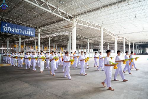 ภาพ No.83538:พิธีตัดปอยผมและปลงผม ในโครงการบรรพชาอุปสมบทหมู่ ธรรมทายาทรุ่นเข้าพรรษา ณ วัดพระธรรมกาย วันอาทิตย์ที่ 16 กรกฎาคม พ.ศ.2566