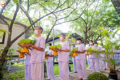 ภาพ No.78607:พิธีตัดปอยผมและปลงผมนาคธรรมทายาท  โครงการบรรพชาและอุปสมบทหมู่ วันคุ้มครองโลก วันที่ 26 มีนาคม พ.ศ.2566 ณ หมู่บ้านบรรลุธรรม วัดพระธรรมกาย