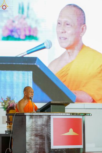 ภาพ No.79311:พิธีขอขมา มอบบาตรและผ้าไตร ในโครงการบรรพชาสามเณรฟื้นฟูพระพุทธศาสนาทั่วไทย โครงการอบรมยุวธรรมทายาท มัชฌิมธรรมทายาท และธรรมทายาทรุ่นอุดมศึกษา ณ สภาธรรมกายสากล วัดพระธรรมกาย วันเสาร์ที่ 1 เมษายน พ.ศ. 2566