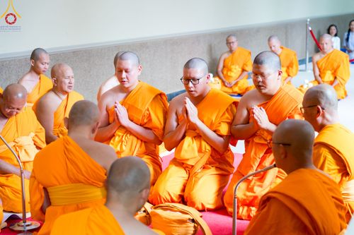 ภาพ No.83893:พิธีเวียนประทักษิณ,พิธีบรรพชาและพิธีอุปสมบทหมู่ ในโครงการอบรมพระธรรมทายาทในทวีปยุโรป  รุ่นที่ 9 วันอาทิตย์ที่ 16 กรกฎาคม พ.ศ. 2566 ณ วัดพระธรรมกายเบเนลักซ์  ประเทศเบลเยียม