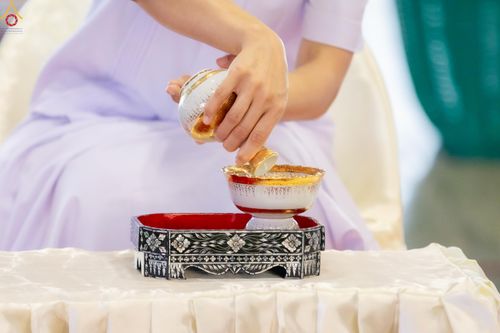 ภาพ No.318142:วันอาทิตย์ต้นเดือนที่ 5 เมษายน พ.ศ.2569 พิธีตักบาตร ณ บ้านแก้วเรือนทองคุณยายอาจารย์ฯ วัดพระธรรมกาย