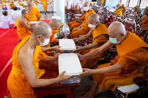 ภาพ No.83197:พิธีถวายสังฆทาน 323 วัด 4 จังหวัดชายแดนภาคใต้ ปีที่ 19 ครั้งที่ 163 พิธีมอบกองทุนหนุนแรงใจช่วยครูใต้ ปีที่ 16 ครั้งที่ 128  และพิธีทำบุญอุทิศส่วนกุศลให้ผู้วายชนม์ ในวันเสาร์ที่ 8 กรกฎาคม พ.ศ. 2566 ณ หอประชุม อาคารพระสุทธิสมณวัตรานุสรณ์   วัดมุจลินทวาปีวิ