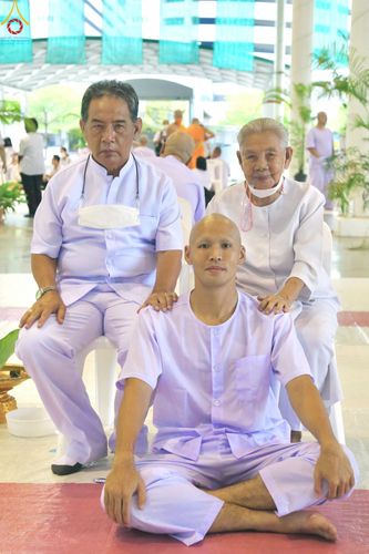 ภาพ No.83596:พิธีตัดปอยผมและปลงผม ในโครงการบรรพชาอุปสมบทหมู่ ธรรมทายาทรุ่นเข้าพรรษา ณ วัดพระธรรมกาย วันอาทิตย์ที่ 16 กรกฎาคม พ.ศ.2566