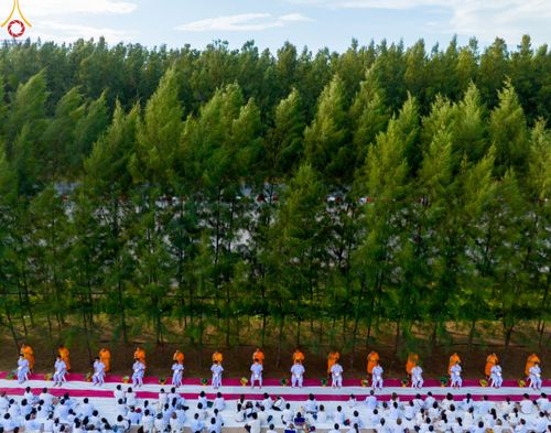 ภาพ No.82590:พิธีตัดปอยผมและปลงผมนาคธรรมทายาท ในโครงการอุปสมบทหมู่ธรรมทายาทพุทธศาสตร์สากล รุ่นที่ 7 (ภาคฤดูฝน) วันอาทิตย์ที่ 11 มิถุนายน พ.ศ. 2566 ณ  วัดพระธรรมกาย