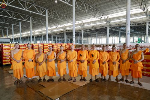 ภาพ No.320591:วันที่ 10 เมษายน พ.ศ.2569 การเตรียมกล่องไทยธรรม เพื่องานถวายมหาสังฆทาน 40,000 กว่าวัดทั่วประเทศ วันคุ้มครองโลก 22 เมษายน พ.ศ.2569 วัดพระธรรมกาย