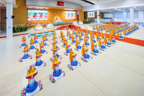 ภาพ No.318598:วันอาทิตย์ต้นเดือนที่ 5 เมษายน พ.ศ.2569 พิธีทอดผ้าป่าสมทบมหาสังฆทาน 40,000 กว่าวัดทั่วประเทศ ณ สภาธรรมกายสากล วัดพระธรรมกาย