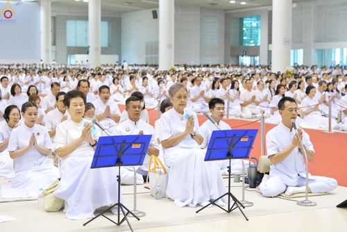 ภาพ No.328107:วันอาทิตย์ต้นเดือนที่ 3 พฤษภาคม พ.ศ.2569 พิธีบูชาข้าวพระ ณ วัดพระธรรมกาย