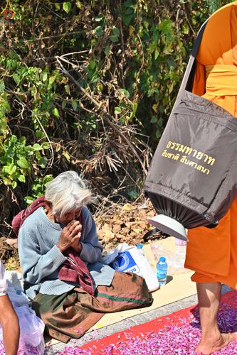 ภาพ No.304247:วันที่ 25 มกราคม พ.ศ. 2569 พิธีต้อนรับพระธรรมยาตรา  รร.สามัคคีราษฏร์บำรุง-วัดพระธรรมกาย ในโครงการธรรมยาตรา กตัญญูบูชา มหาปูชนียาจารย์ พระมงคลเทพมุนี(สด จนฺทสโร) พระผู้ปราบมาร อนุสรณ์สถาน 7 แห่ง ปีที่ 14