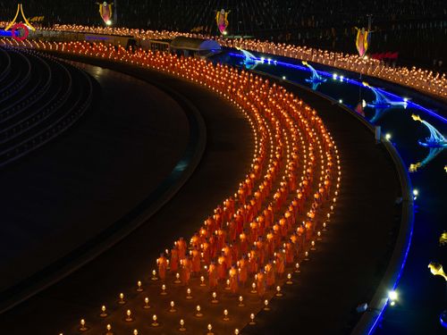 ภาพ No.312306:วันอังคารที่ 3 มีนาคม พ.ศ.2569 พิธีเวียนประทักษิณและจุดมาฆประทีป (ภาพชุดที่ 2) ณ ลานธรรมพระมหาธรรมกายเจดีย์ วัดพระธรรมกาย