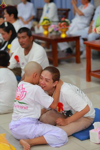 ภาพ No.320170:วันเสาร์ที่ 4 เมษายน 2569 พิธีตัดปอยผม ขอขมาผู้ปกครอง  มอบบาตร-ผ้าไตร และพิธีบรรพชาสามเณร 87 รูป  ณ ศูนย์ปฏิบัติธรรมระยอง(บ้านช่องลม)  ต.บางบุตร อ.บ้านค่าย จ.ระยอง