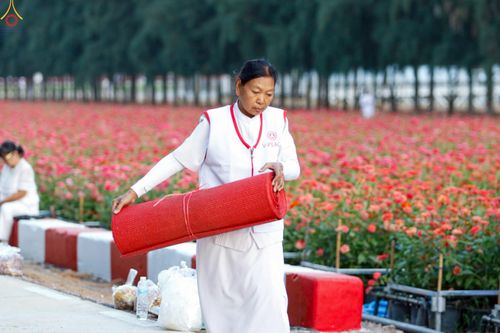 ภาพ No.296057:ภาพเบื้องหลังอาสาสมัครรวมใจ ชุดที่ 1 ในโครงการธรรมยาตรา กตัญญูบูชา มหาปูชนียาจารย์ พระมงคลเทพมุนี(สด จนฺทสโร) พระผู้ปราบมาร อนุสรณ์สถาน 7 แห่ง ปีที่ 14