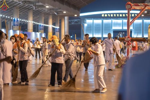 ภาพ No.121913:V.22 ต่อไป การเตรียมงาน เก็บงาน การรับบุญของเจ้าหน้าที่หน่วยงานต่างๆ เพื่อโครงการธรรมยาตรา กตัญญูบูชา มหาปูชนียาจารย์ พระมงคลเทพมุนี (สด จนฺทสโร) พระผู้ปราบมาร อนุสรณ์สถาน 7 แห่ง ปีที่ 12 ระหว่างวันที่ 2 - 31 มกราคม พ.ศ.2567