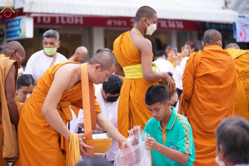 ภาพ No.126914:V.30 เต็มที่ เพื่อโคราช การเตรียมงาน ปฏิบัติงาน และเก็บงาน ของเจ้าหน้าที่หน่วยงานต่างๆ ทุกภาคส่วน เพื่อพิธีทำบุญเมืองนครราชสีมา ฉลอง 556 ปี ตักบาตรพระ 10,000 รูป ในวันเสาร์ที่ 2 มีนาคม พ.ศ.2567 ณ อนุสาวรีย์ท้าวสุรนารี จ.นครราชสีมา จัดโดย คณะสงฆ์จังหวัดนค