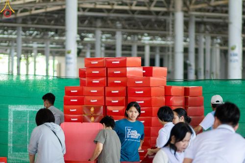 ภาพ No.211017:วันที่ 15 มีนาคม พ.ศ. 2568  บุญบรรจุกล่องไทยธรรม เพื่อถวายแด่พระสังฆาธิการ 40,000 กว่าวัดทั่วไทย ในวันคุ้มครองโลก 22 เมษายน พ.ศ. 2568