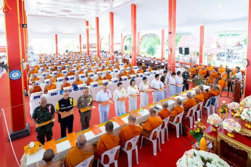 ภาพ No.234524:วันพฤหัสบดีที่ 24 กรกฎาคม พ.ศ. 2568 พิธีถวายสังฆทานแก่คณะสงฆ์ 323 วัด , พิธีมอบกองทุนหนุนแรงใจช่วยครูใต้ , พิธีทำบุญส่วนกุศลแด่ผู้วายชนม์ ในเหตุการณ์ความไม่สงบ 4 จังหวัด ชายแดนภาคใต้ (ปัตตานี , ยะลา , นราธิวาส , สงขลา) ปีที่ 21 ครั้งที่ 179 ณ วัดเวฬุวัน 