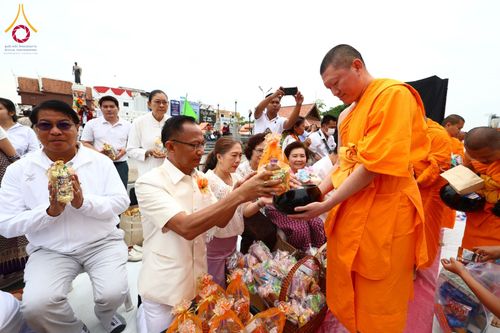 ภาพ No.210420:วันอาทิตย์ที่ 9 มีนาคม พ.ศ. 2568 พ่อเมืองโคราชจัดตักบาตรพระหมื่น ทำบุญเมือง 557 ปี