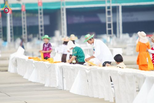 ภาพ No.217879:วันที่ 10-14 เมษายน พ.ศ. 2568 เจ้าหน้าที่อาสาสมัคร เตรียมงานวันคุ้มครองโลก ชุดที่ 2 วัดพระธรรมกาย จ.ปทุมธานี