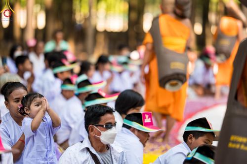 ภาพ No.110531:พิธีต้อนรับพระธรรมยาตรา ในโครงการธรรมยาตรากตัญญูบูชา มหาปูชนียาจารย์ พระมงคลเทพมุนี(สด จนฺทสโร) พระผู้ปราบมาร อนุสรณ์สถาน 7 แห่ง ปีที่ 12 วันที่ 11 มกราคม พ.ศ. 2567 ณ อนุสรณ์สถานลำดับที่ 3 สถานที่เกิดใหม่ในเพศสมณะ วัดสองพี่น้อง จ.สุพรรณบุรี